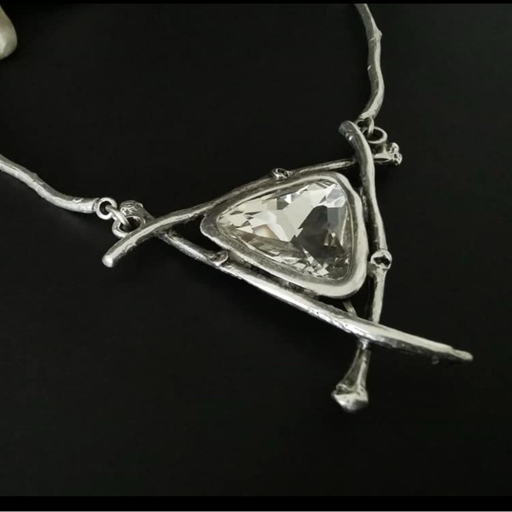 Elegant Silver Necklace with Crystal Pendant - Picture 4 of 6